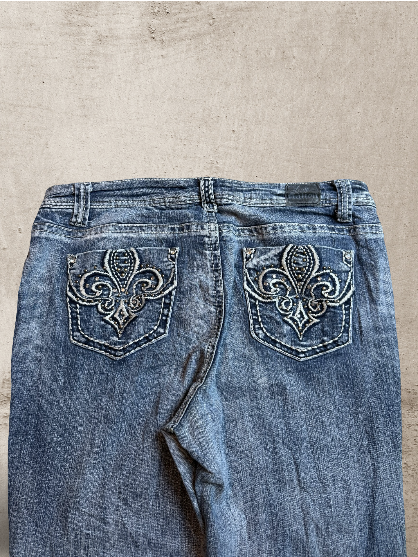 Embroidered Vintage Jeans | W38 L33